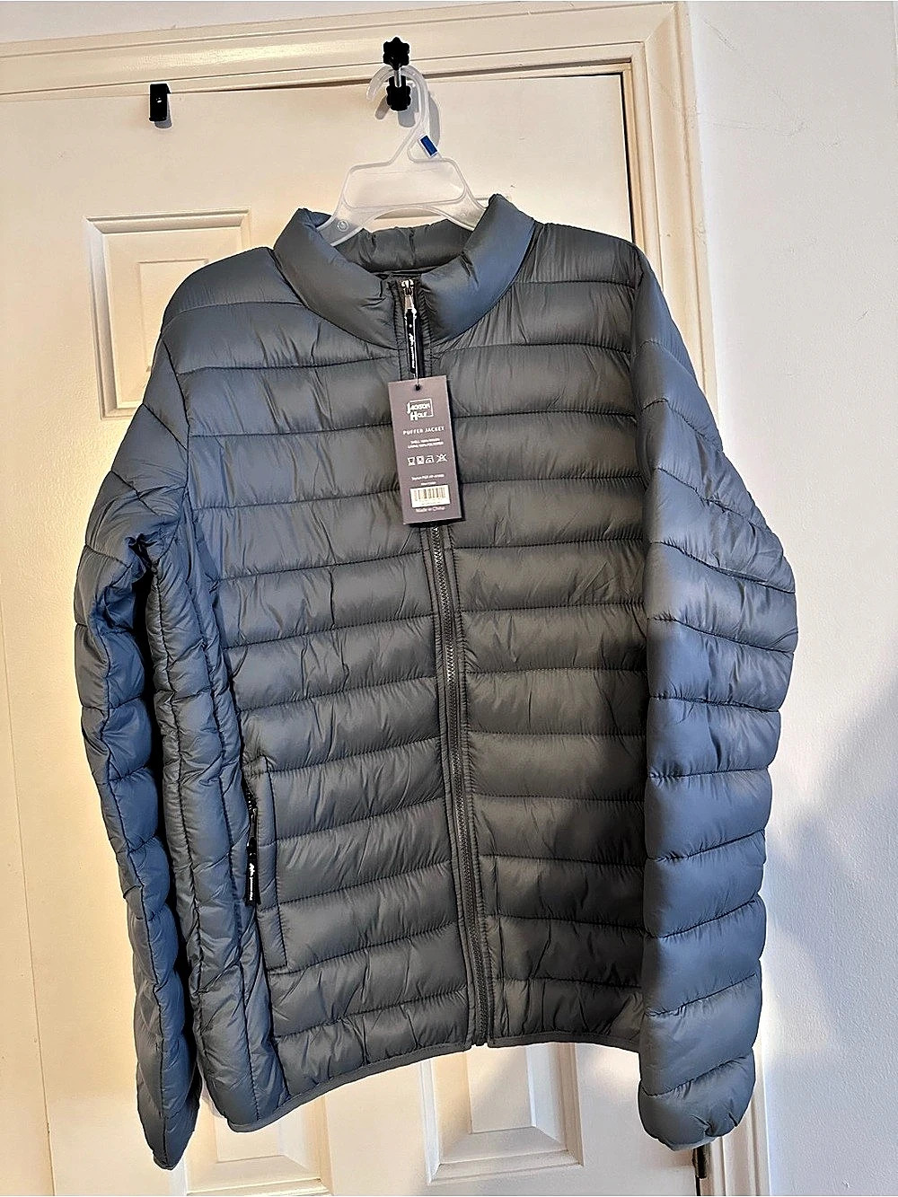 Jackson Hole Puffer Jacket in Gray Size Large